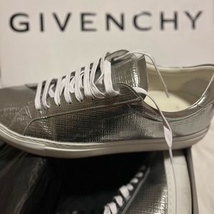 Men sz11 Urban Street Logo embossed Metallic Leather Sneakers- Silver